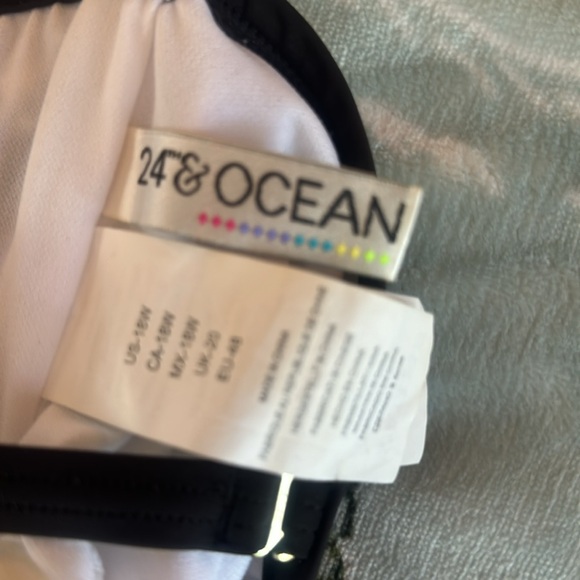 Women’s swim top size 18 w tankini top only - Picture 4 of 4